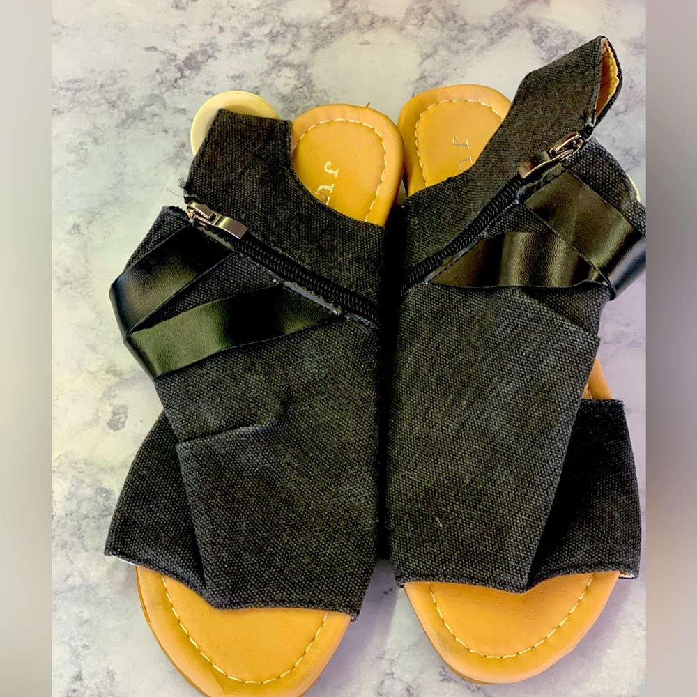 Open toe sandals